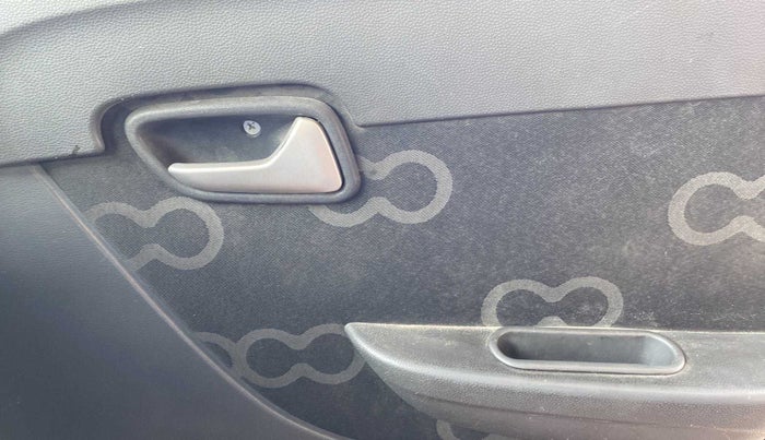 2014 Maruti Alto 800 LXI, CNG, Manual, 1,07,268 km, Driver Side Door Panels Control