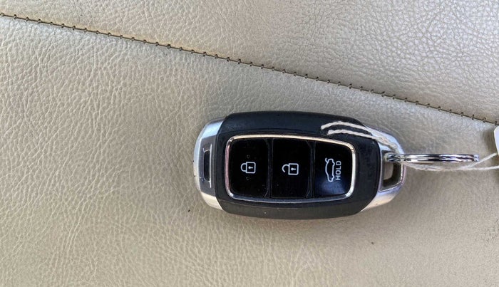 2018 Hyundai Verna 1.6 SX (O) CRDI MT, Diesel, Manual, 79,399 km, Key Close Up