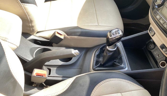 2018 Hyundai Verna 1.6 SX (O) CRDI MT, Diesel, Manual, 79,399 km, Gear Lever