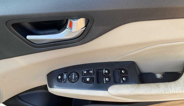 2018 Hyundai Verna 1.6 SX (O) CRDI MT, Diesel, Manual, 79,399 km, Driver Side Door Panels Control