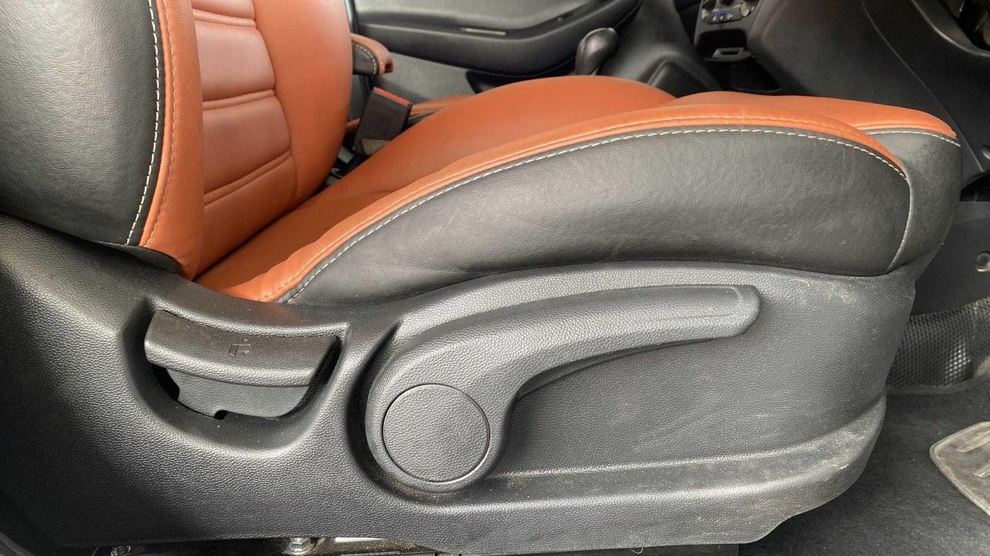 2019 Hyundai Elite i20 SPORTZ PLUS 1.2 DUAL TONE, Petrol, Manual, 35,252 km, Driver Side Adjustment Panel