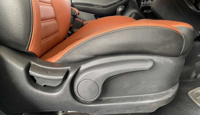 2019 Hyundai Elite i20 SPORTZ PLUS 1.2 DUAL TONE, Petrol, Manual, 35,252 km, Driver Side Adjustment Panel