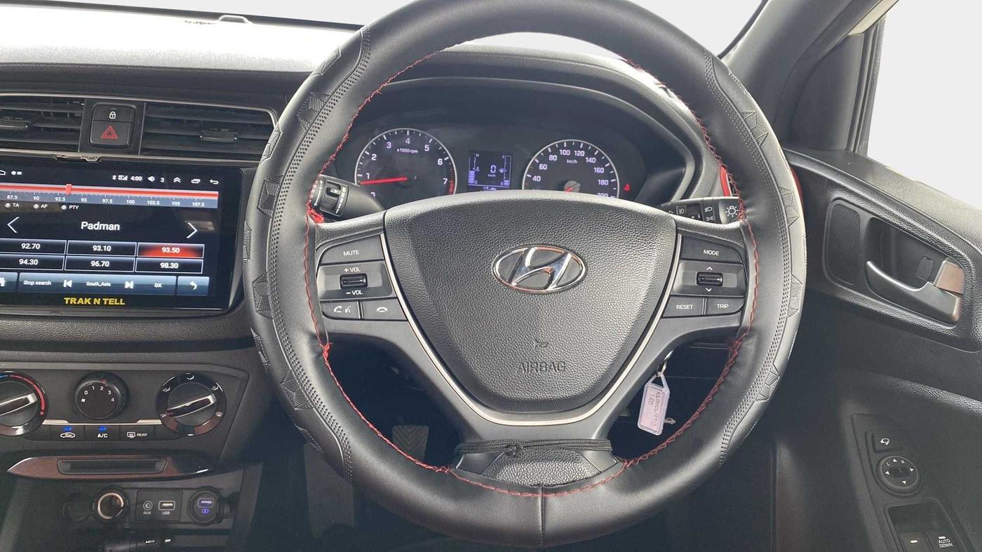 2019 Hyundai Elite i20 SPORTZ PLUS 1.2 DUAL TONE, Petrol, Manual, 35,252 km, Steering Wheel Close Up