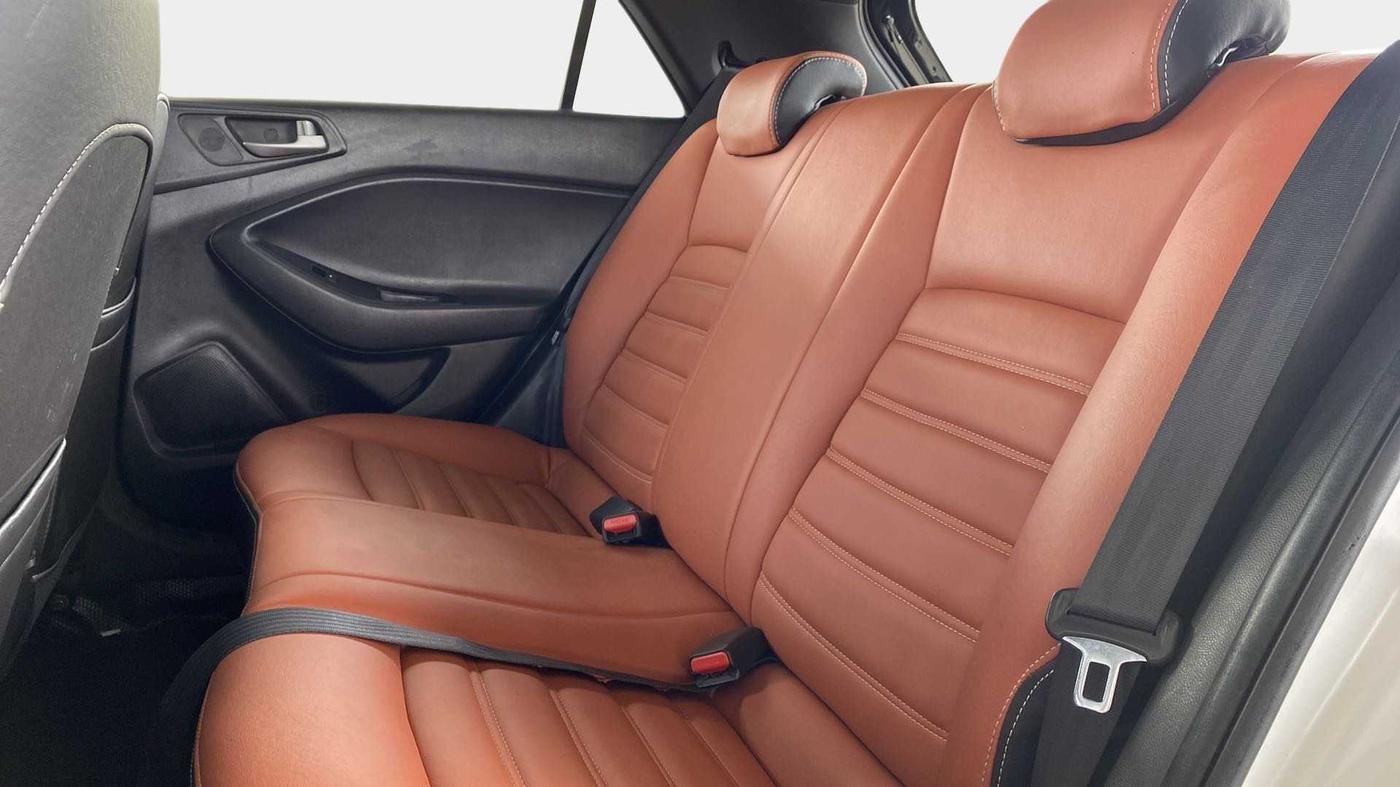 2019 Hyundai Elite i20 SPORTZ PLUS 1.2 DUAL TONE, Petrol, Manual, 35,252 km, Right Side Rear Door Cabin