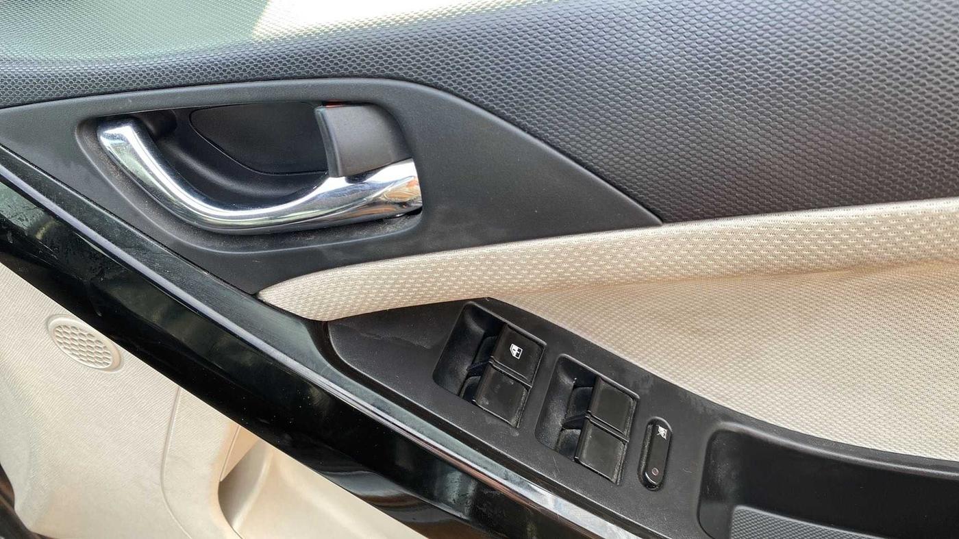 2020 Tata NEXON XZ PETROL, Petrol, Manual, 17,466 km, Driver Side Door Panels Control