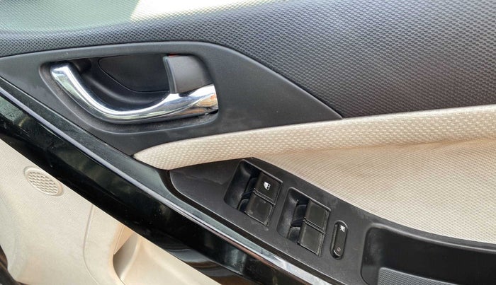 2020 Tata NEXON XZ PETROL, Petrol, Manual, 17,466 km, Driver Side Door Panels Control