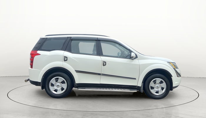 2016 Mahindra XUV500 W6, Diesel, Manual, Right Side View