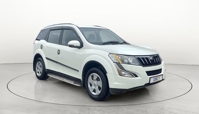 2016 Mahindra XUV500 W6, Diesel, Manual, Right Front Diagonal