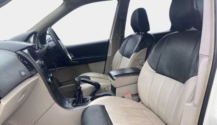 2016 Mahindra XUV500 W6, Diesel, Manual, Right Side Front Door Cabin