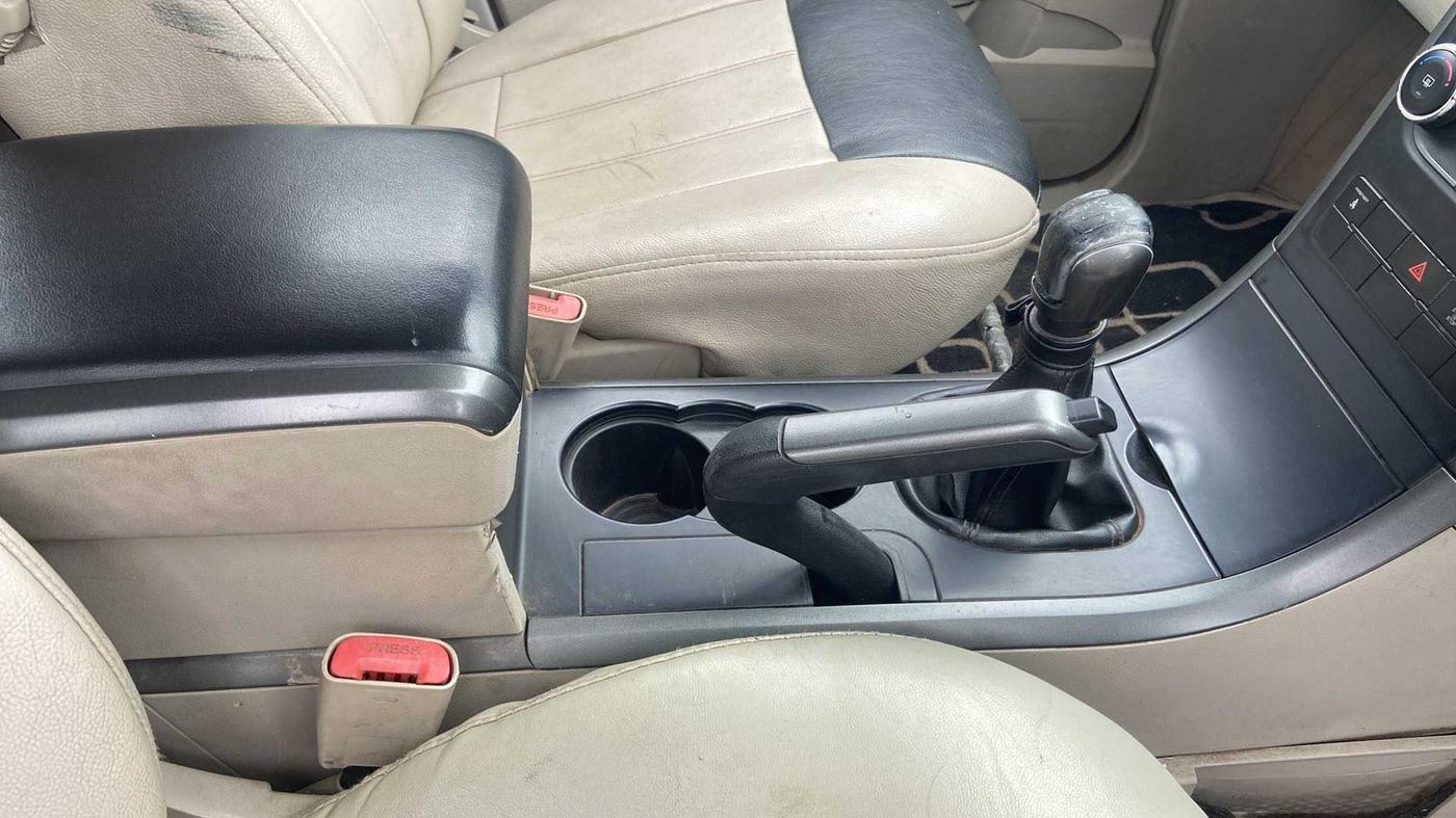 2016 Mahindra XUV500 W6, Diesel, Manual, Gear Lever