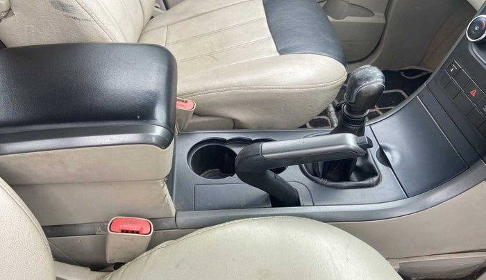 2016 Mahindra XUV500 W6, Diesel, Manual, Gear Lever