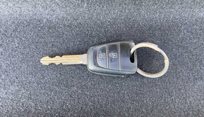 2019 Hyundai NEW SANTRO SPORTZ MT, Petrol, Manual, 23,942 km, Key Close Up