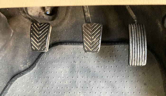 2018 Hyundai Eon ERA +, Petrol, Manual, 27,906 km, Pedals