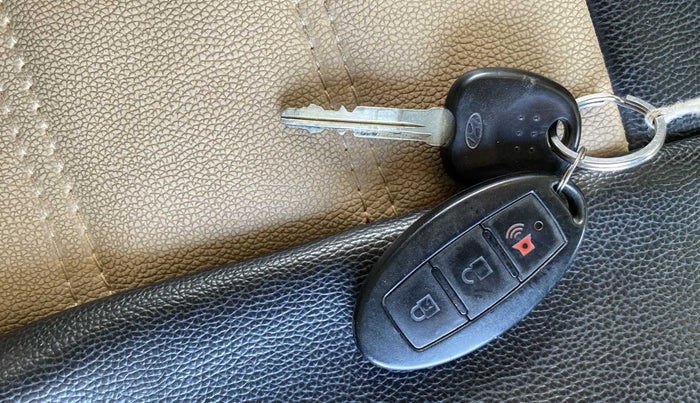 2018 Hyundai Eon ERA +, Petrol, Manual, 27,906 km, Key Close Up