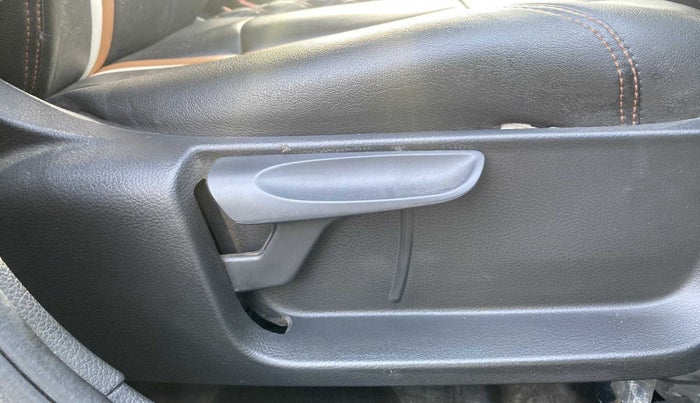2019 Volkswagen Ameo COMFORTLINE 1.0L, Petrol, Manual, 25,946 km, Driver Side Adjustment Panel