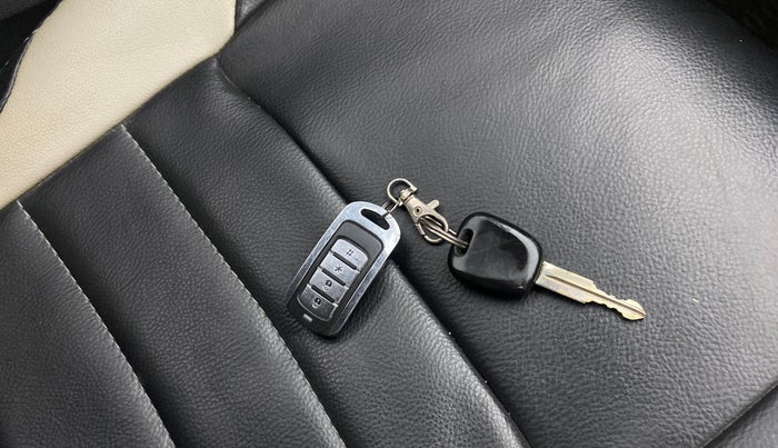 2017 Maruti Alto 800 LXI, Petrol, Manual, 73,864 km, Key Close Up