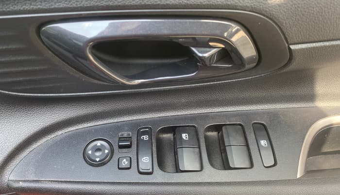 2021 Hyundai NEW I20 ASTA (O) 1.5 CRDI MT, Diesel, Manual, 1,06,158 km, Driver Side Door Panels Control