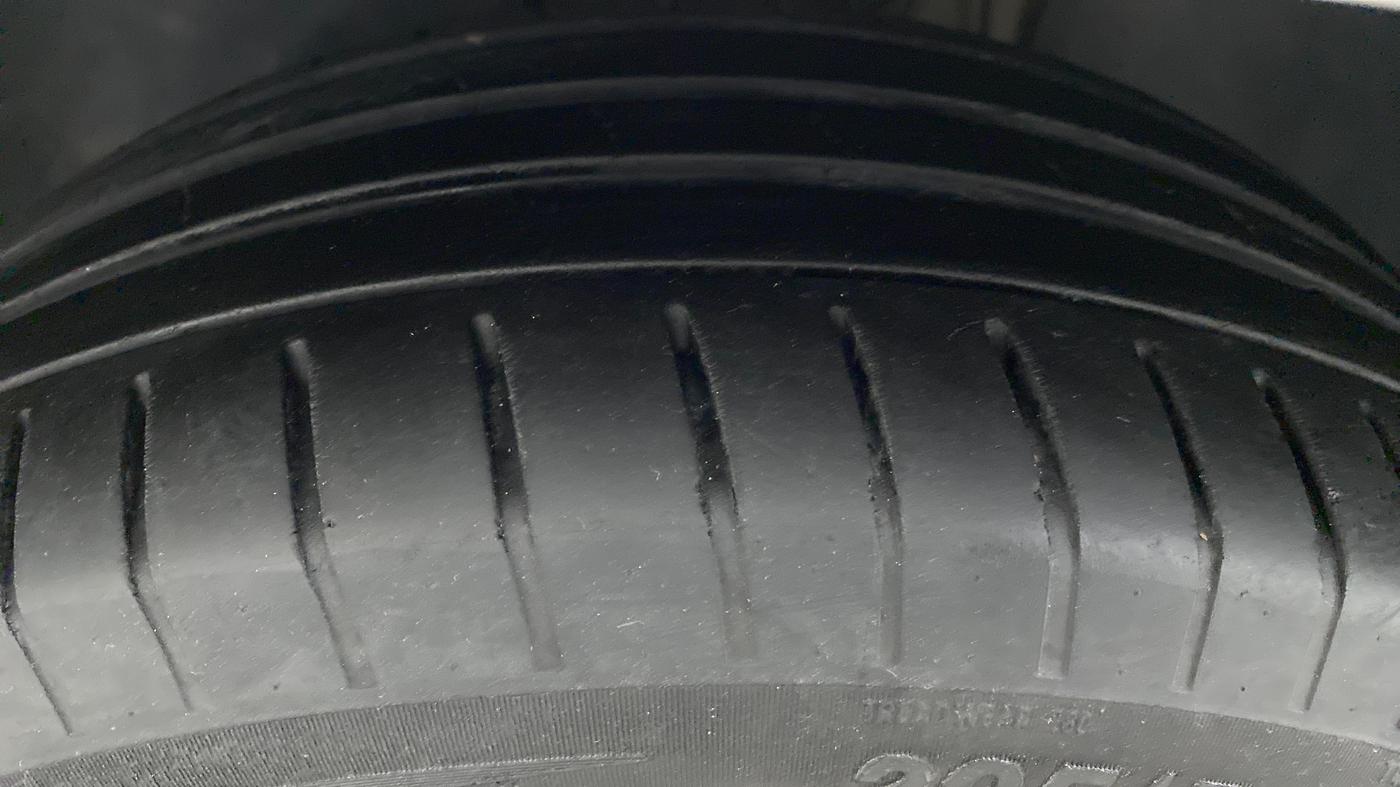 2018 Skoda Octavia LK 1.8 TSI AT, Petrol, Automatic, 67,602 km, Left Front Tyre Tread