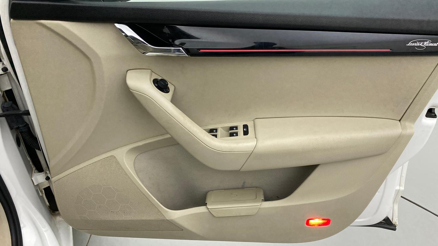 2018 Skoda Octavia LK 1.8 TSI AT, Petrol, Automatic, 67,602 km, Driver Side Door Panels Control