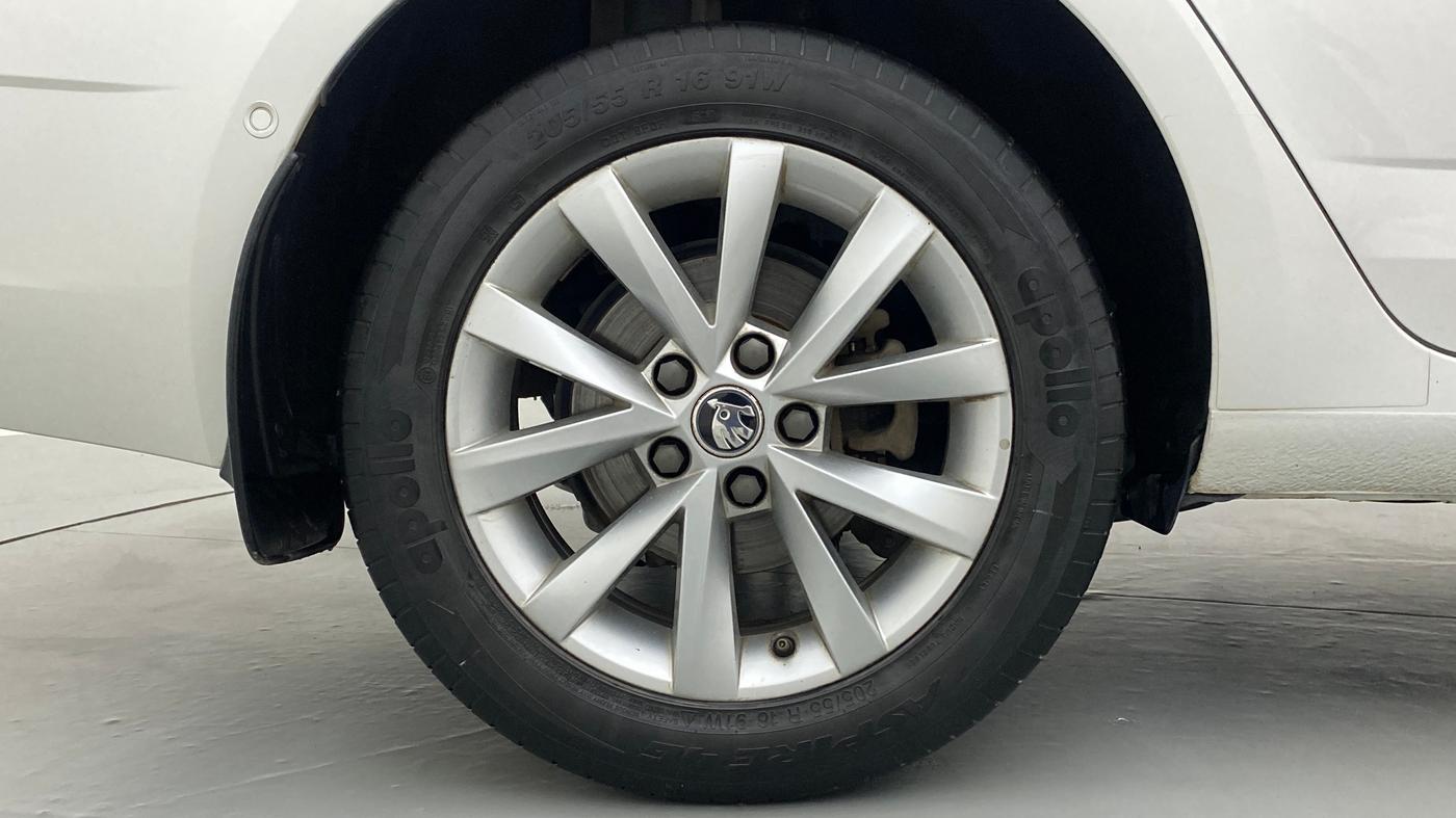 2018 Skoda Octavia LK 1.8 TSI AT, Petrol, Automatic, 67,602 km, Right Rear Wheel