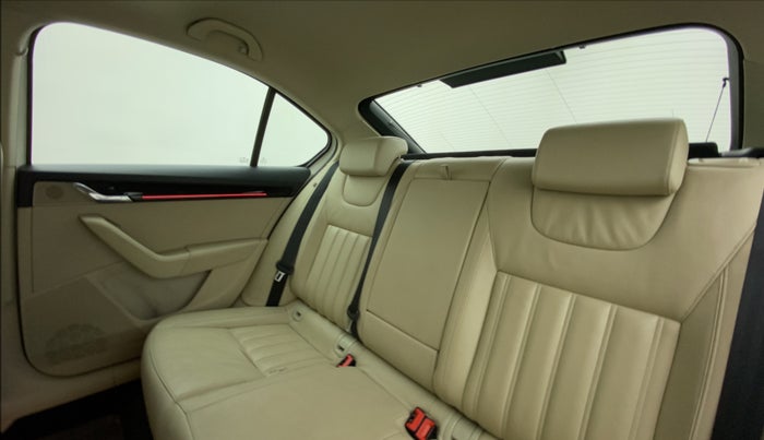 2018 Skoda Octavia LK 1.8 TSI AT, Petrol, Automatic, 67,602 km, Right Side Rear Door Cabin