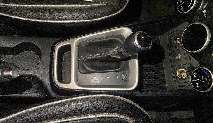 2019 Hyundai VENUE SX PLUS 1.0 TURBO DCT, Petrol, Automatic, 50,829 km, Gear Lever