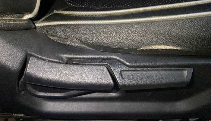 2019 Hyundai VENUE SX PLUS 1.0 TURBO DCT, Petrol, Automatic, 50,829 km, Driver Side Adjustment Panel