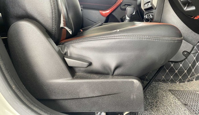 2018 Renault Duster RXS CVT, Petrol, Automatic, 42,635 km, Driver Side Adjustment Panel