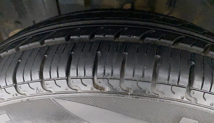 2018 Renault Kwid CLIMBER 1.0 AMT, Petrol, Automatic, 55,873 km, Left Front Tyre Tread