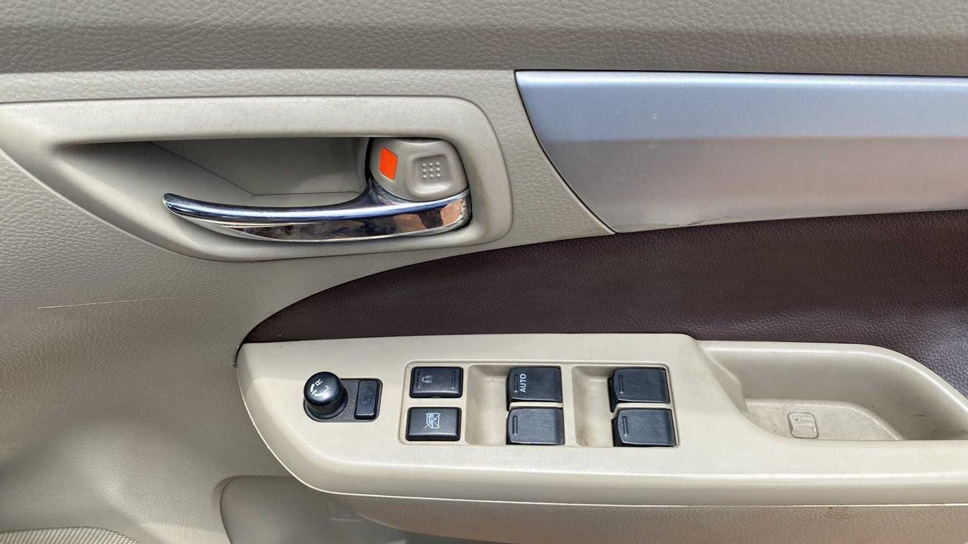 2016 Maruti Ertiga VXI, Petrol, Manual, 29,462 km, Driver Side Door Panels Control