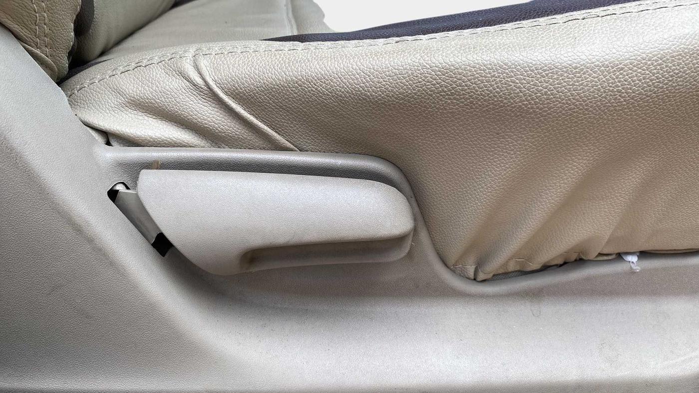 2016 Maruti Ertiga VXI, Petrol, Manual, 29,462 km, Driver Side Adjustment Panel