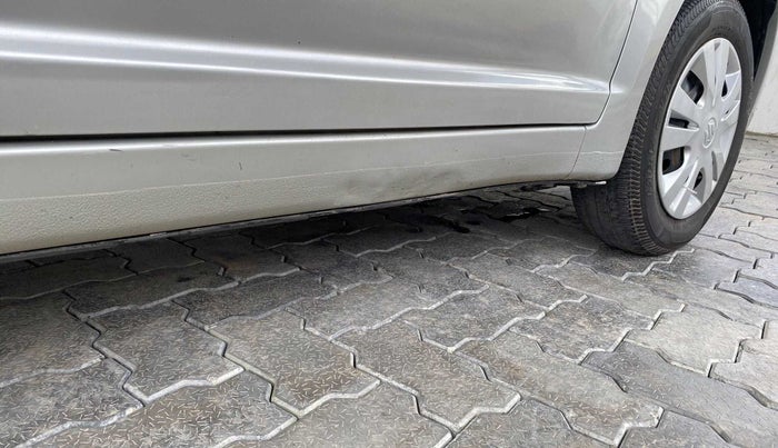 2010 Maruti Swift VXI, Petrol, Manual, 90,917 km, Right running board - Minor scratches