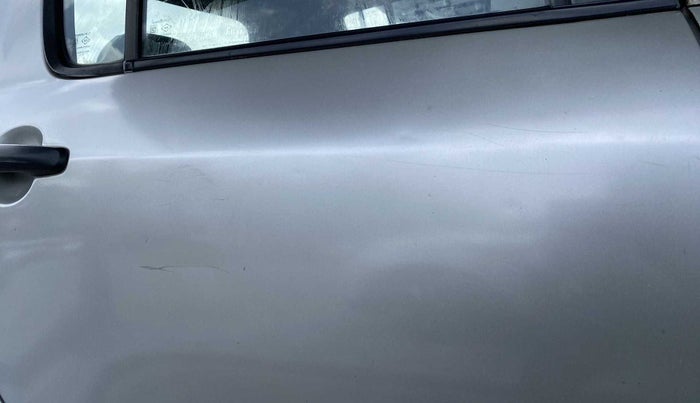 2010 Maruti Swift VXI, Petrol, Manual, 90,917 km, Right rear door - Minor scratches