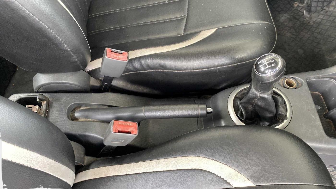 2010 Maruti Swift VXI, Petrol, Manual, 90,917 km, Gear Lever