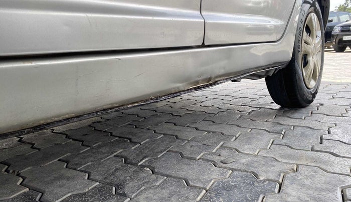 2010 Maruti Swift VXI, Petrol, Manual, 90,917 km, Left running board - Slightly dented
