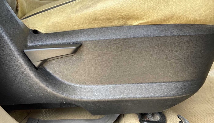 2017 Mahindra Kuv100 K2 6 STR, Petrol, Manual, 54,698 km, Driver Side Adjustment Panel