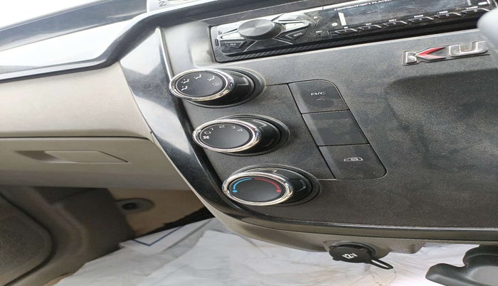 2017 Mahindra Kuv100 K2 6 STR, Petrol, Manual, 54,698 km, AC Unit - Minor issue in the heater switch