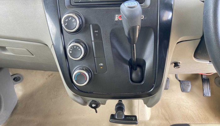 2017 Mahindra Kuv100 K2 6 STR, Petrol, Manual, 54,698 km, Gear Lever