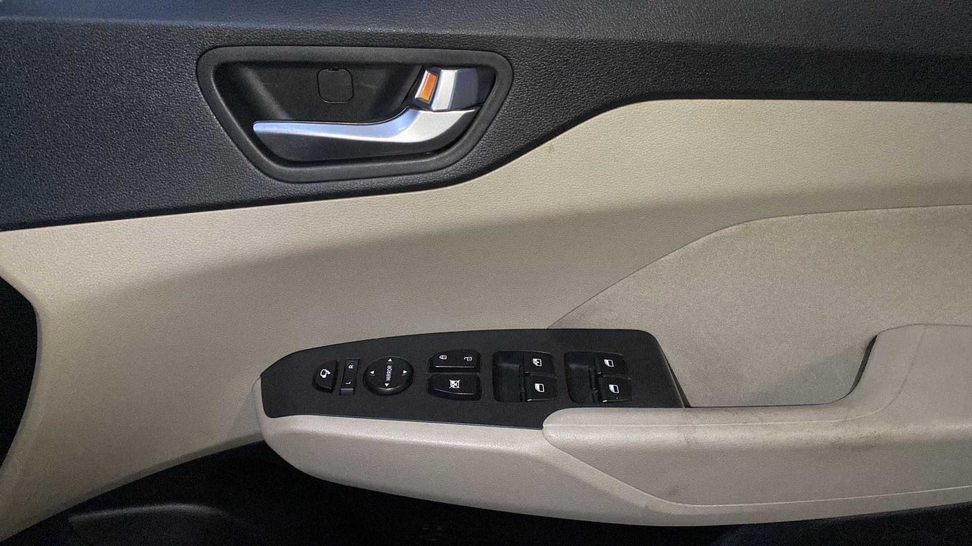 2022 Hyundai Verna SX 1.5 VTVT, Petrol, Manual, 20,580 km, Driver Side Door Panels Control