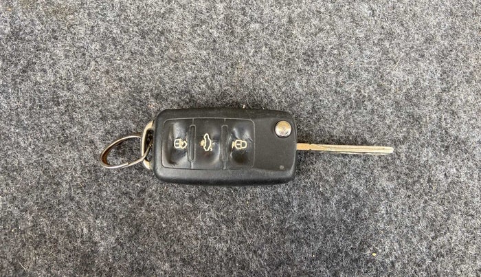 2013 Volkswagen Vento HIGHLINE DIESEL 1.6, Diesel, Manual, 1,15,069 km, Key Close Up