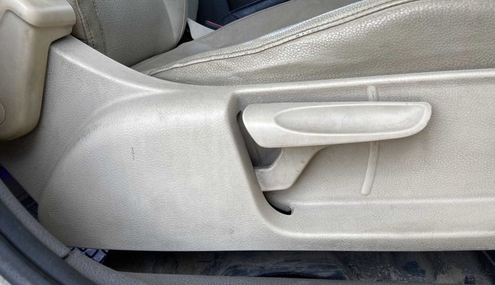 2013 Volkswagen Vento HIGHLINE DIESEL 1.6, Diesel, Manual, 1,15,069 km, Driver Side Adjustment Panel