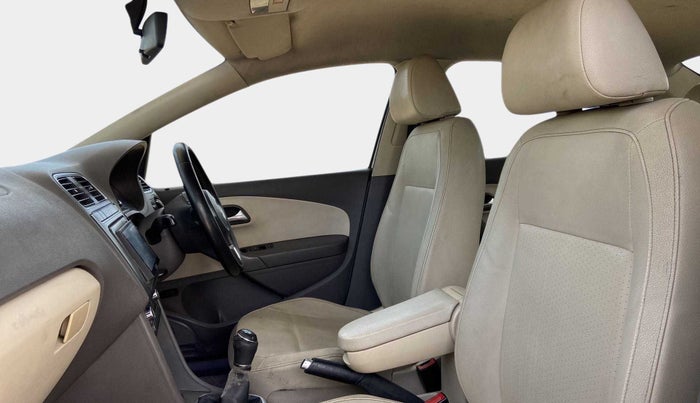 2013 Volkswagen Vento HIGHLINE DIESEL 1.6, Diesel, Manual, 1,15,069 km, Right Side Front Door Cabin