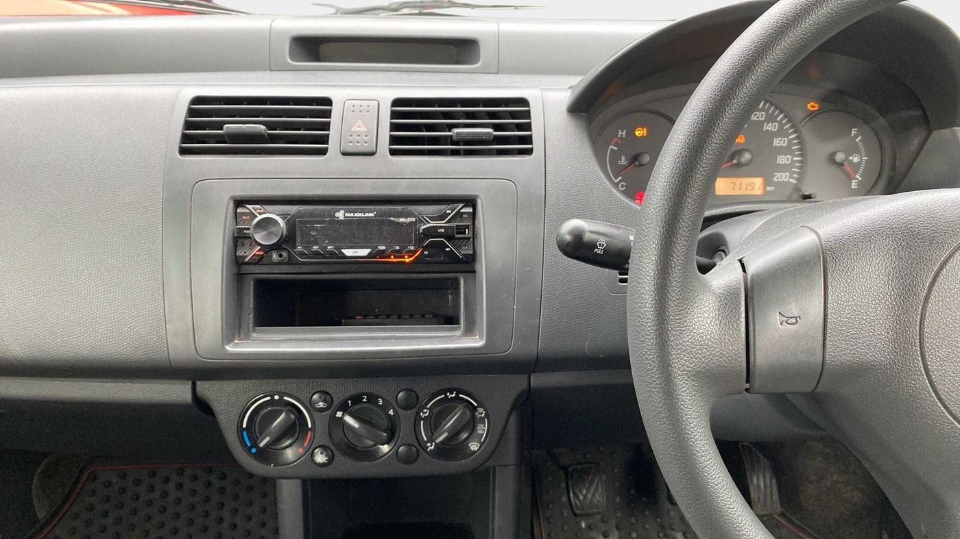 2010 Maruti Swift LXI, Petrol, Manual, 71,156 km, Air Conditioner