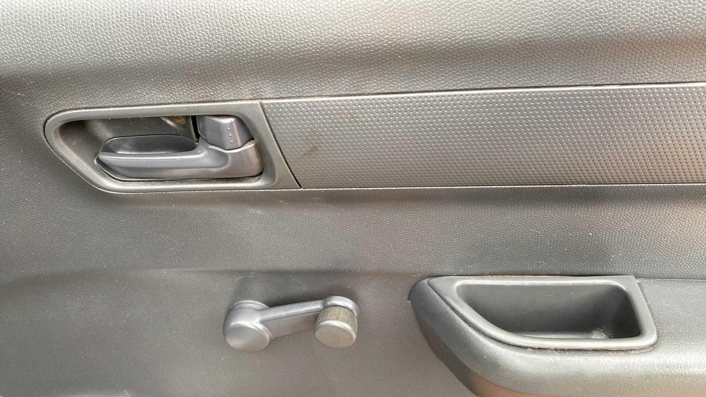 2010 Maruti Swift LXI, Petrol, Manual, 71,156 km, Driver Side Door Panels Control