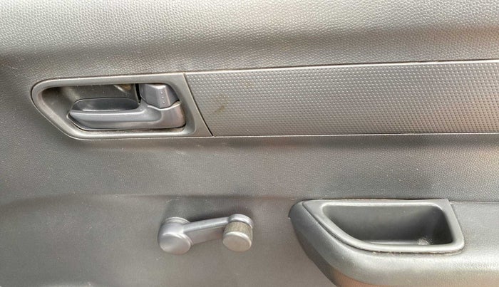 2010 Maruti Swift LXI, Petrol, Manual, 71,156 km, Driver Side Door Panels Control