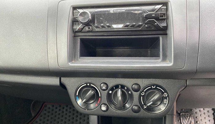 2010 Maruti Swift LXI, Petrol, Manual, 71,156 km, Infotainment system - AM/FM Radio - Not Working