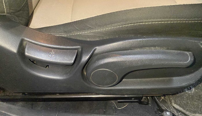 2015 Hyundai Elite i20 ASTA 1.2, Petrol, Manual, 92,906 km, Driver Side Adjustment Panel