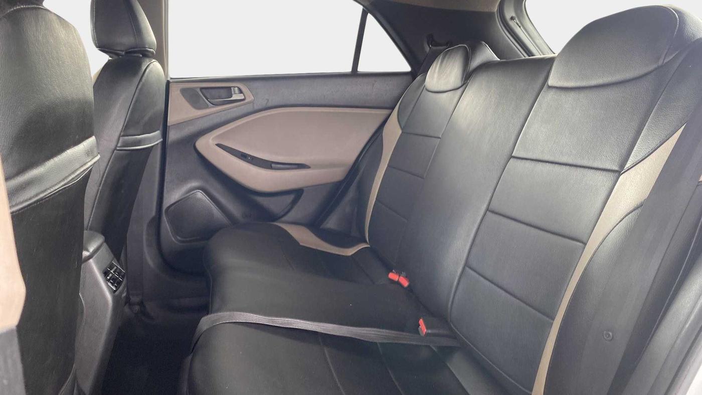 2014 Hyundai Elite i20 SPORTZ 1.2 (O), Petrol, Manual, 94,133 km, Right Side Rear Door Cabin