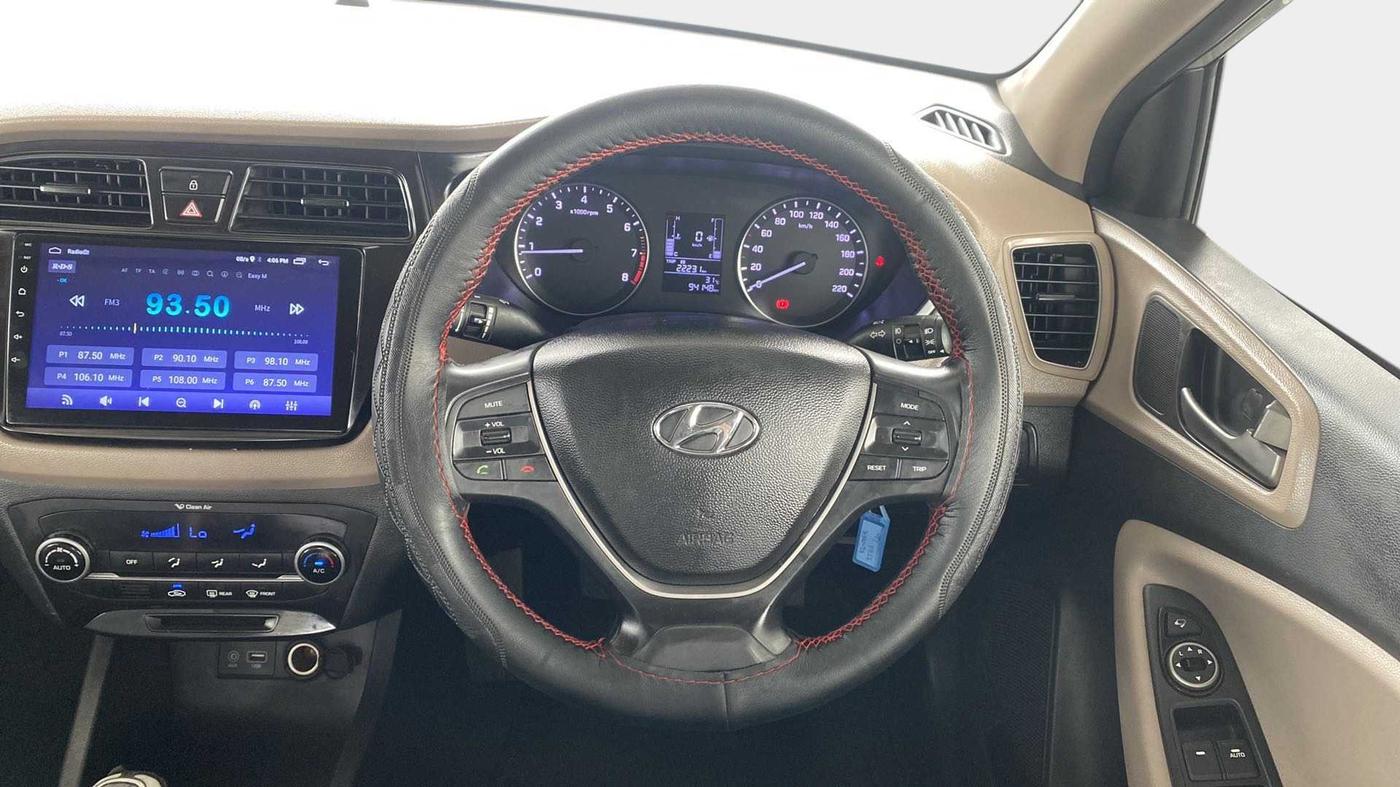 2014 Hyundai Elite i20 SPORTZ 1.2 (O), Petrol, Manual, 94,133 km, Steering Wheel Close Up