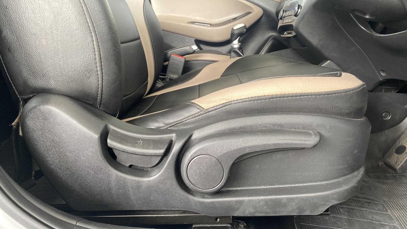 2014 Hyundai Elite i20 SPORTZ 1.2 (O), Petrol, Manual, 94,133 km, Driver Side Adjustment Panel